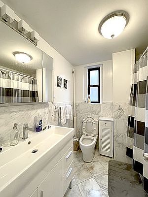 4th image of 168 W 77th St #3C