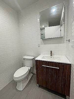 4th image of 217 E 115th St #3B