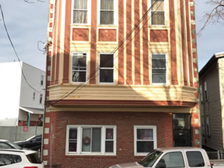46 Shawmut St — Photo 1