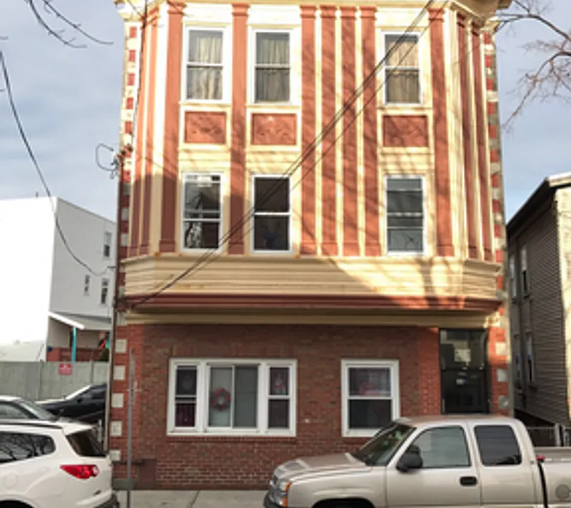 46 Shawmut St
