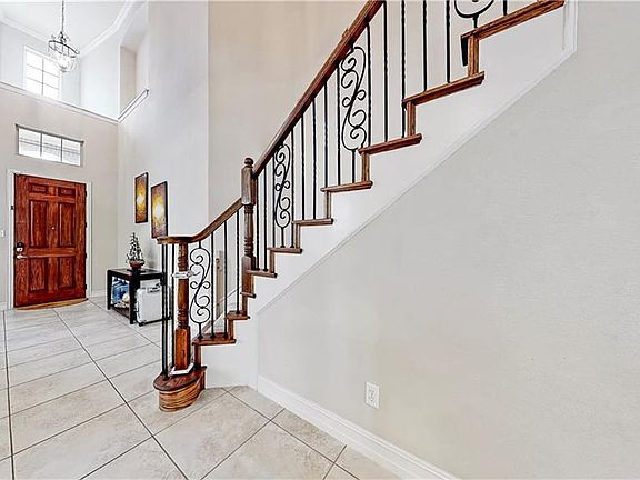 5th image of 2930 Townsend Dr