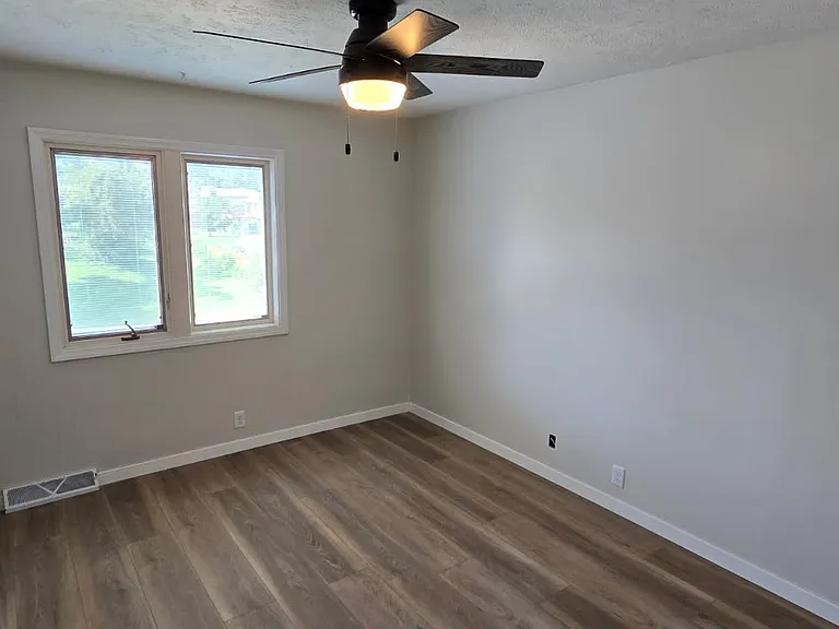 5617 S 104th Ave — Photo 15