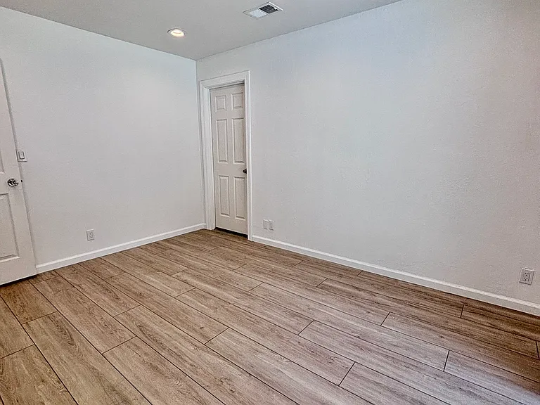 5009 Lyng Dr — Photo 21