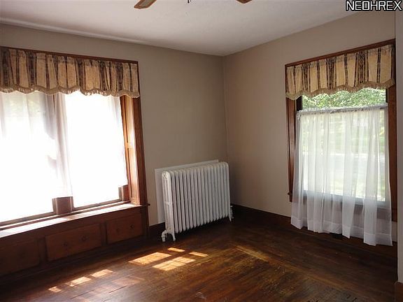 4th image of 326 E Paradise St