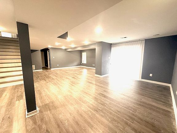 3rd image of 10196 Breezeway Dr