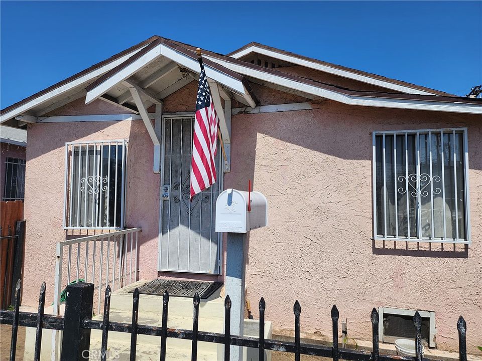 1st image of 1015 W 65th Pl