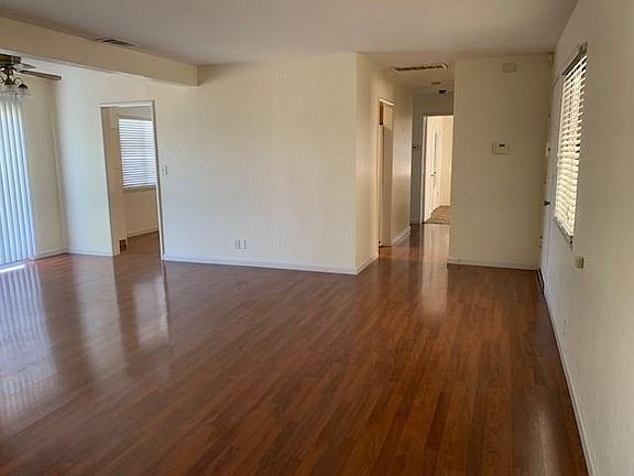 5th image of 322 Los Altos Pl