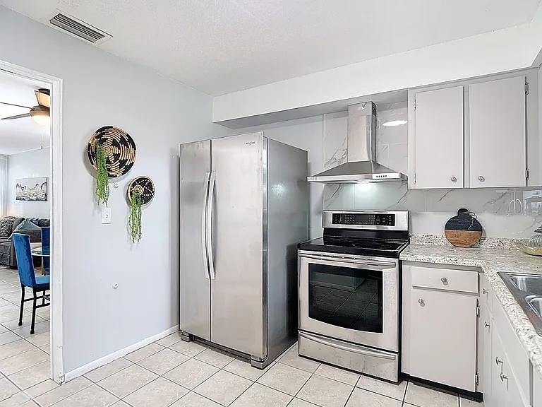 220 SE Jefferson Cir N — Photo 14