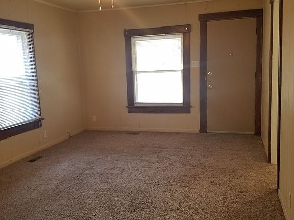 2nd image of 2818 SE Illinois Ave