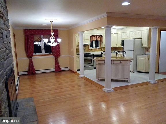 4th image of 9408 Dawn Dr