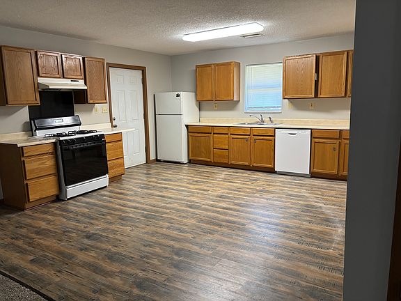 4th image of 4937 N River Rd #B