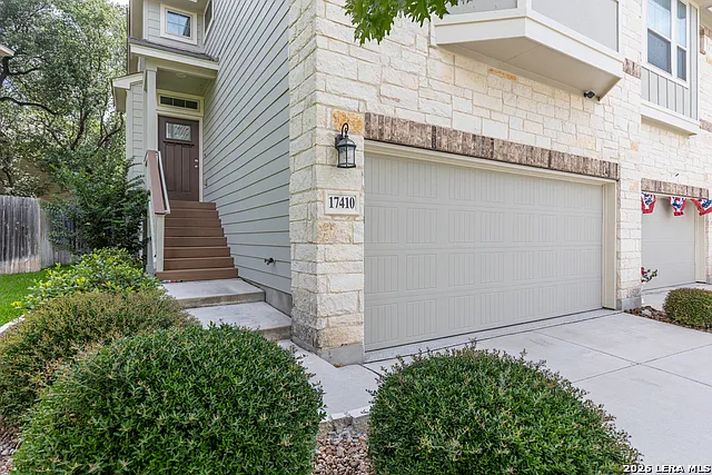 3 bed, 2.0 bath, 1918 sqft, $2,300 — Photo 3