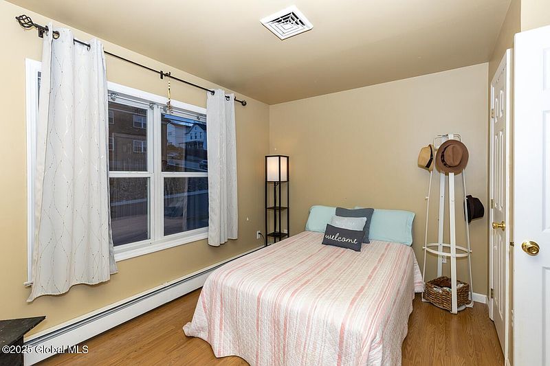 5th image of 22 Stillwater Avenue