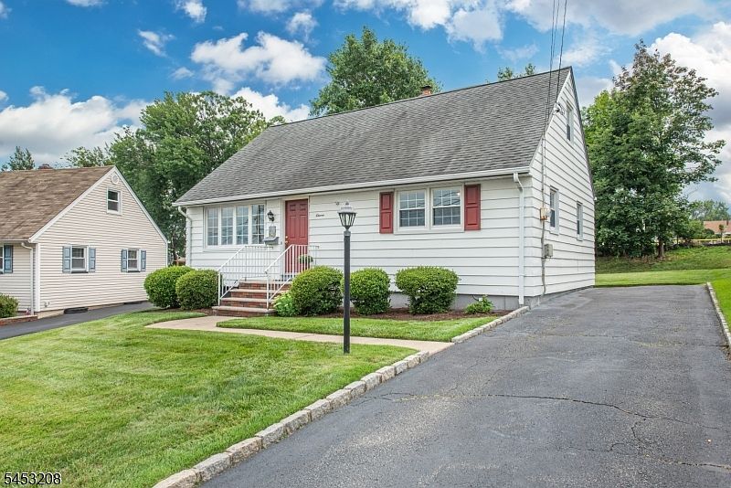 1st image of 11 Susan Ct