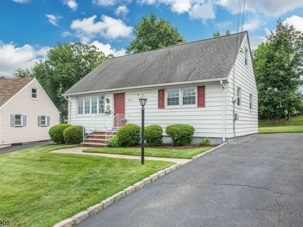 11 Susan Ct, Clifton City, NJ 07012