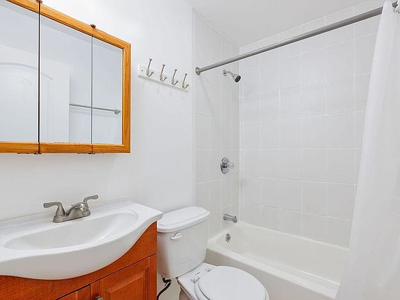 2nd image of 5161 W Sunset Blvd #6
