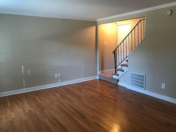 3rd image of 410 N Chesire Ct