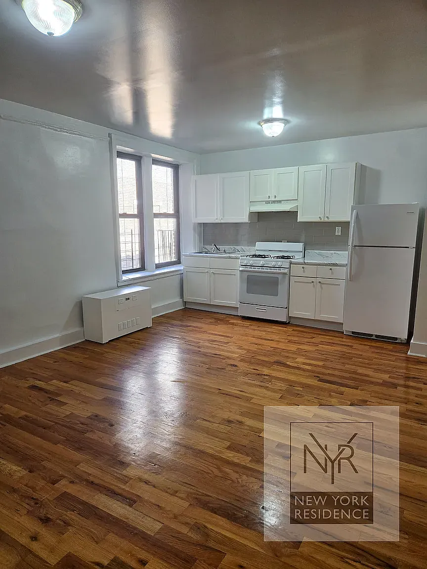 721 Walton Avenue — Photo 2
