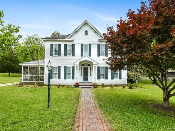 131 W Main St, Wakefield, VA 23888
