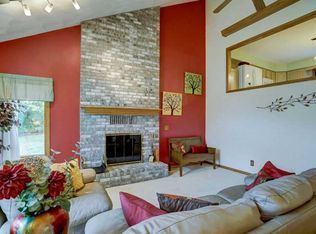 417 Sunset Dr, Deforest, WI 53532