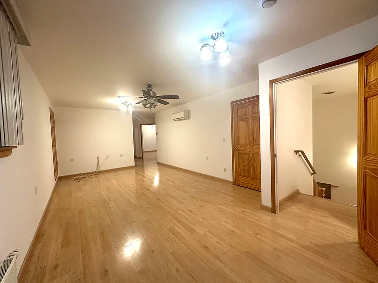 Loft (2nd floor)