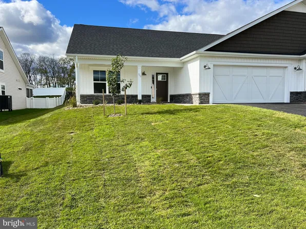 268 Dripping Spring Dr, Hedgesville, WV 25427