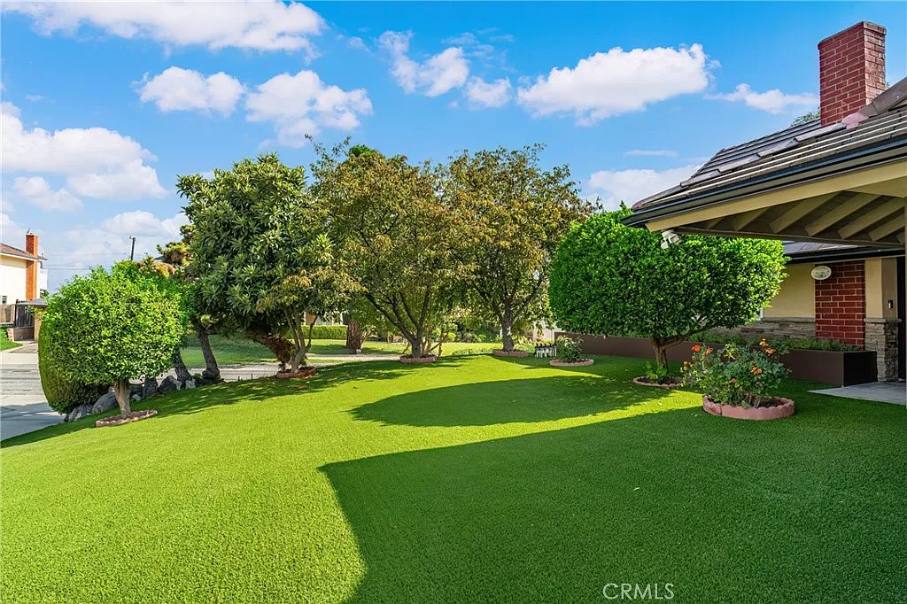 5 bed, 2986 sqft, $4,995 — Photo 2