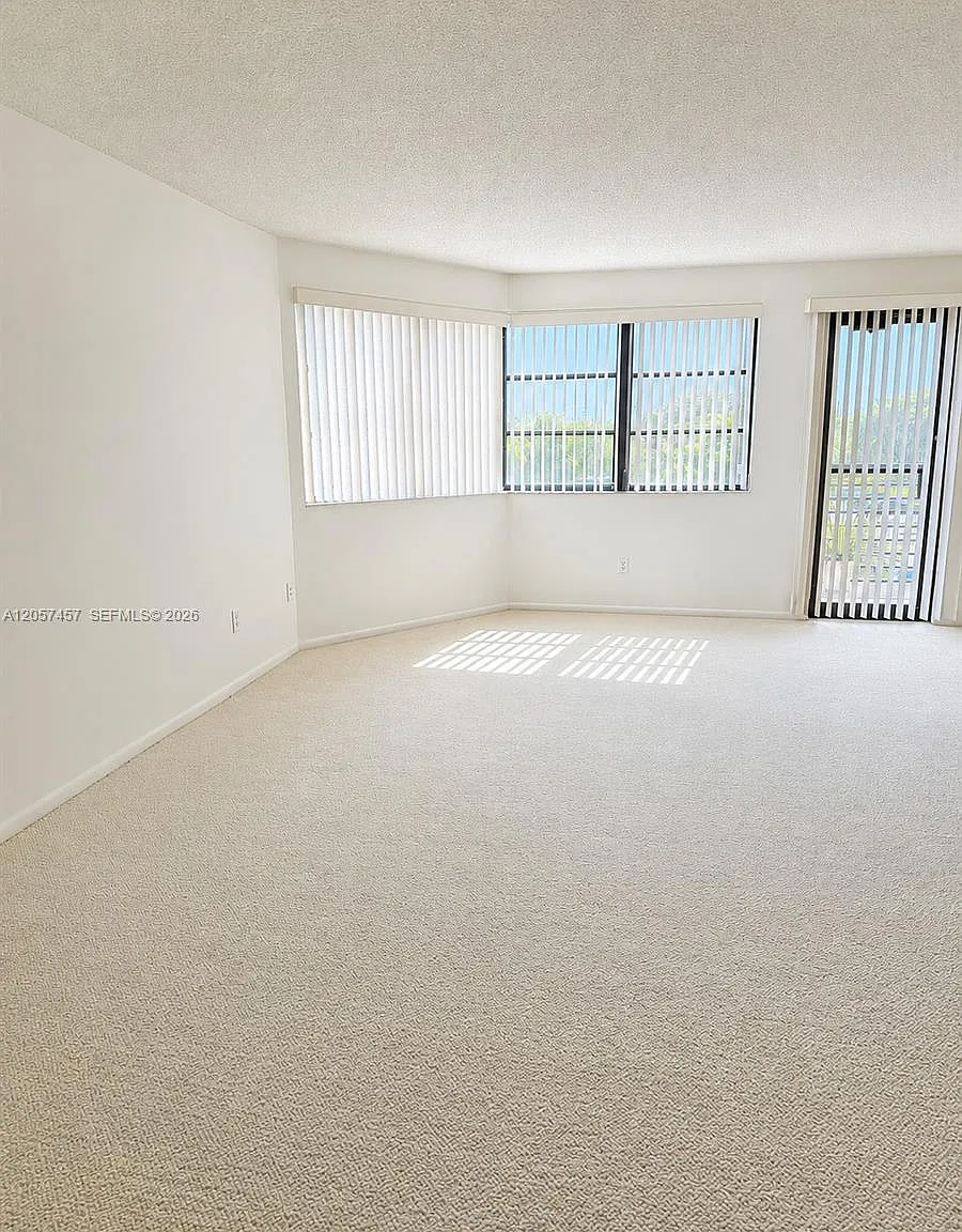 Lake View Of Calif Club C — Photo 2