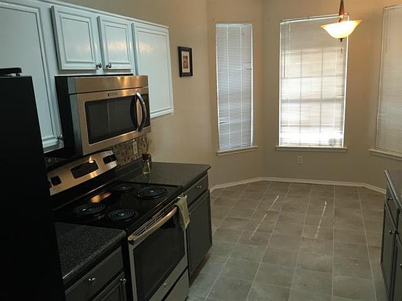 5th image of 7120 Park Creek Dr