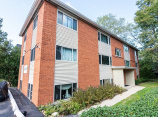 250 Duane St APT 3, Glen Ellyn, IL 60137
