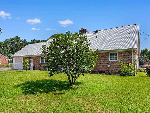 4th image of 2318 Hoffmeyer Rd