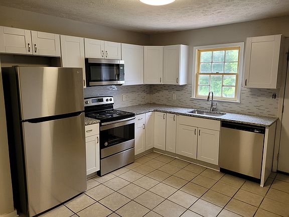 3rd image of 612 Golden St #3