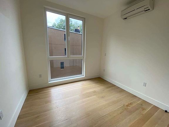 4th image of 420 Tompkins Ave #413