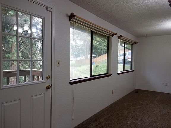 4th image of 18122 128th Pl SE