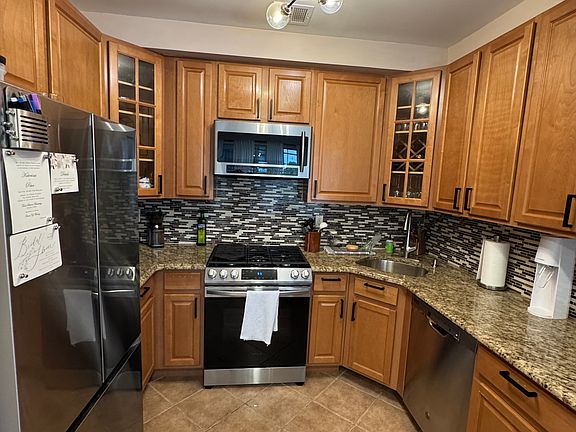 4th image of 4401 Park Ave APT 2E
