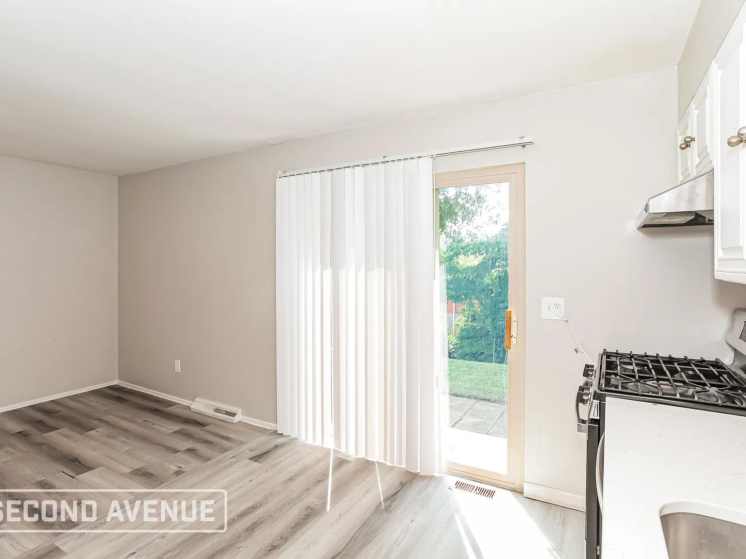 5 bed, 1.5 bath, 1810 sqft, $2,095 — Photo 4