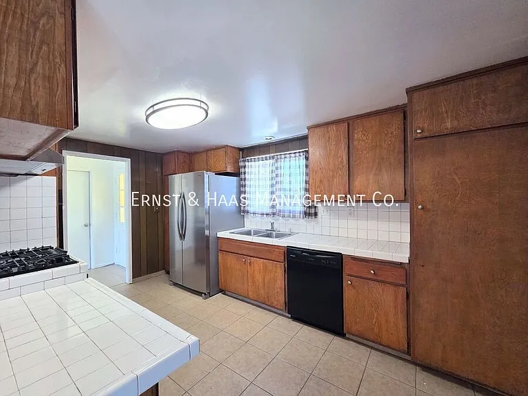 873 E Turmont St — Photo 5