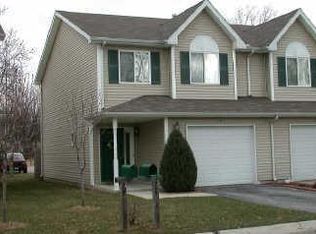 909 Beacon Dr, Hobart, IN 46342