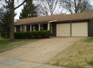 1774 Edgebriar Ln, Saint Louis, MO