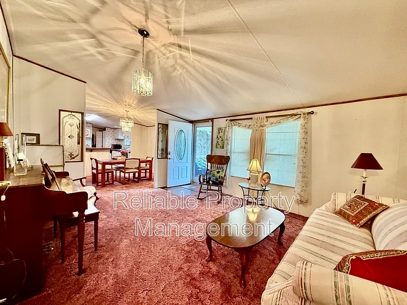 4 bed, 2.0 bath, $1,750 — Photo 3