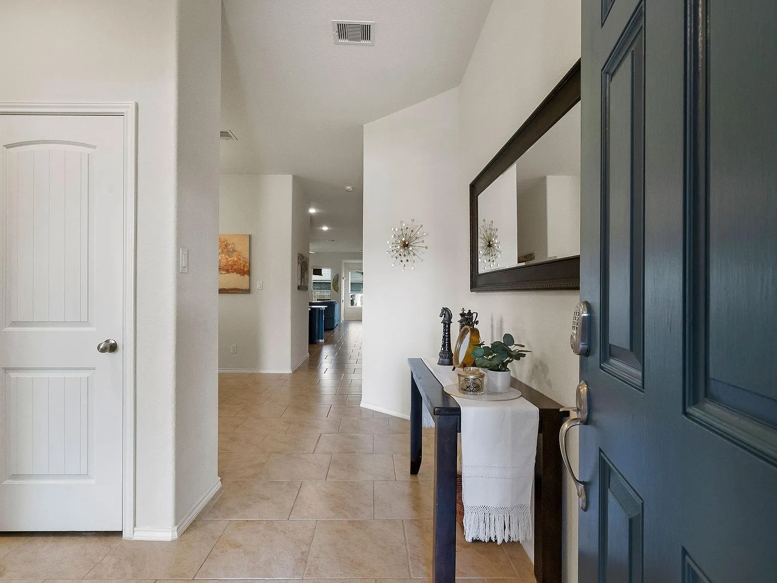 4 bed, 3.0 bath, 2557 sqft, $2,550 — Photo 4