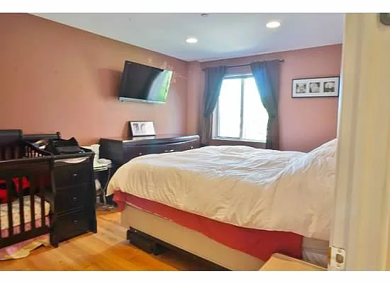 Sold by Paul Kushner Realty | media 29