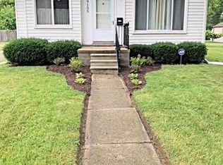 19105 Woodland St, Harper Woods, MI 48225