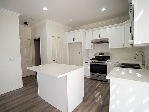Kitchen, with entrance to garage