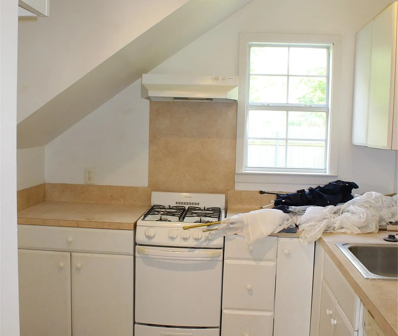 1 bed, 1.5 bath, 800 sqft, $1,200 — Photo 4
