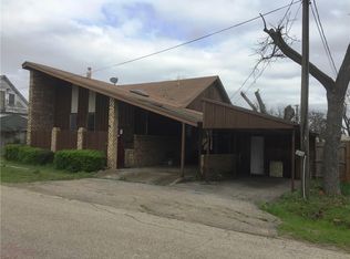 604 N 10th St, Honey Grove, TX 75446
