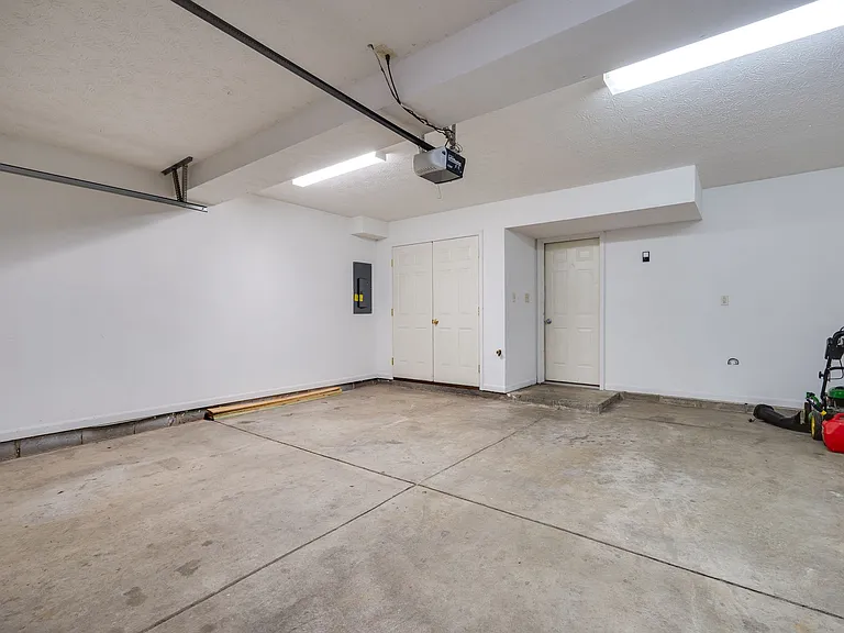 2043 Pine Forest Dr — Photo 30