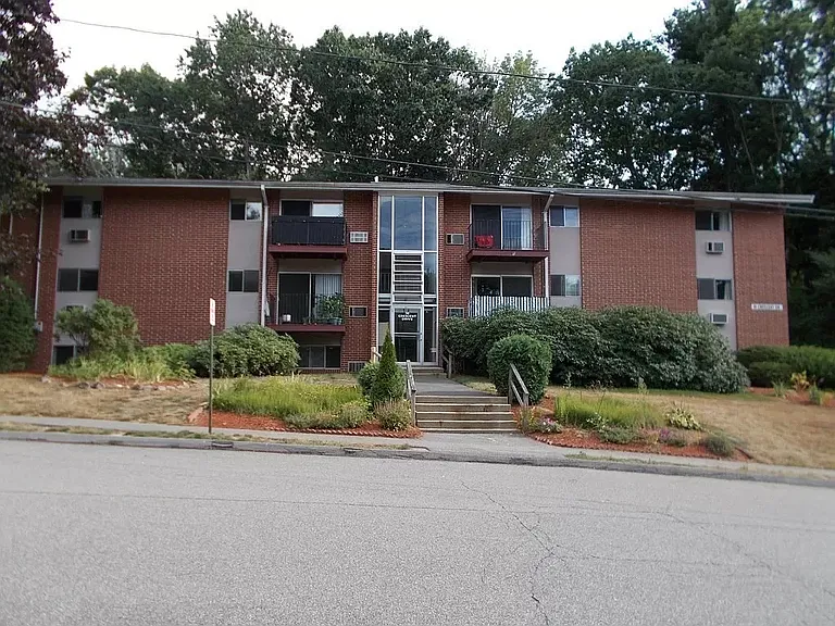 10 Crescent Dr #3 — Photo 11