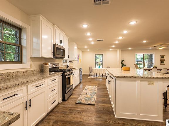 5th image of 2106 Maywood Dr
