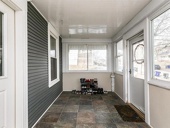 4th image of 1115 A Ave NW